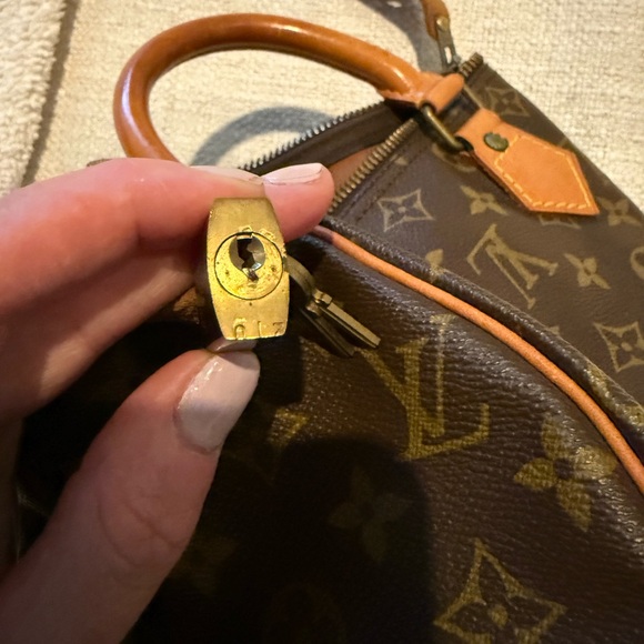 LV Purse from the 80s! Mint condition - Picture 4 of 12